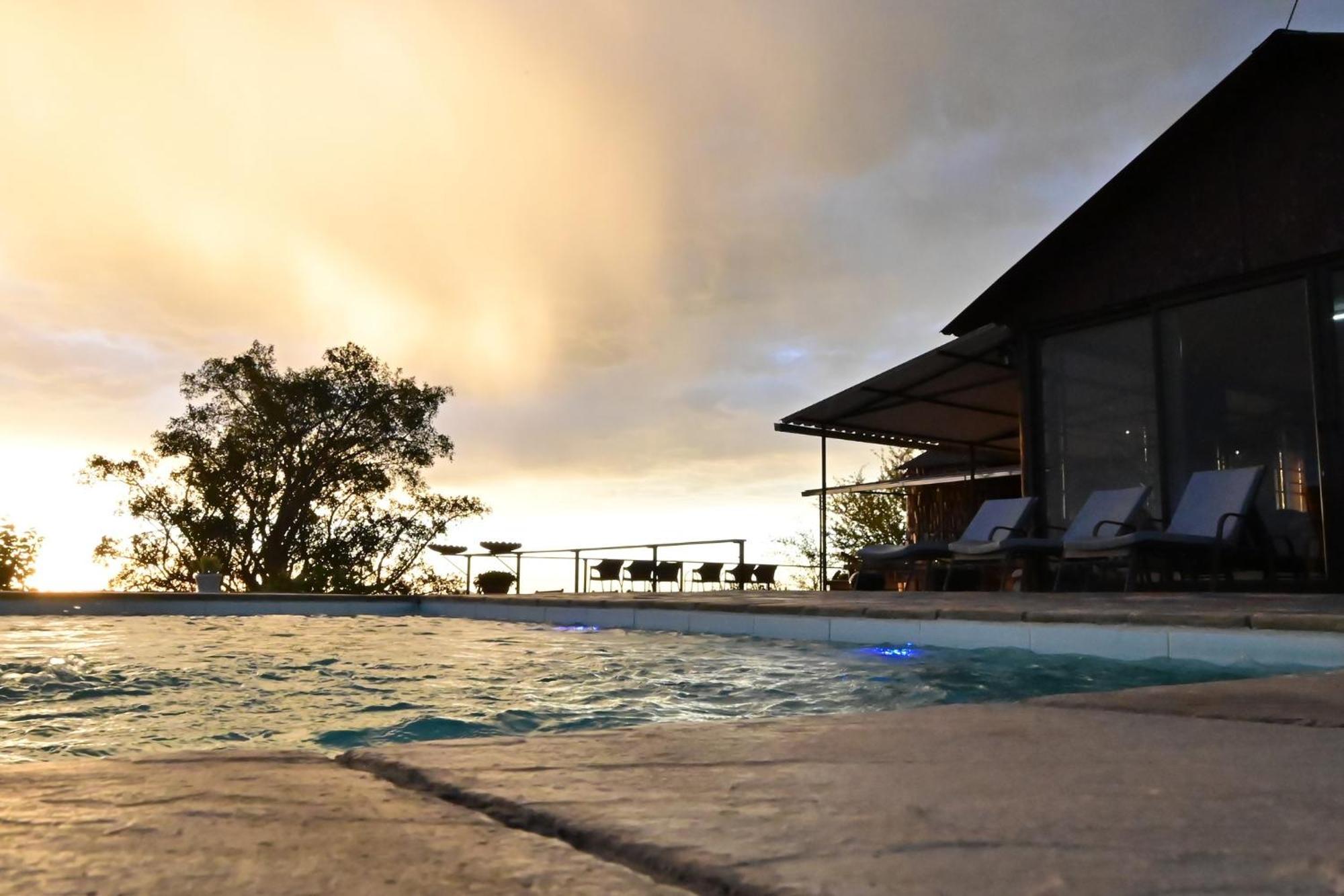 Aloegrove Safari Lodge Otjiwarongo Bagian luar foto