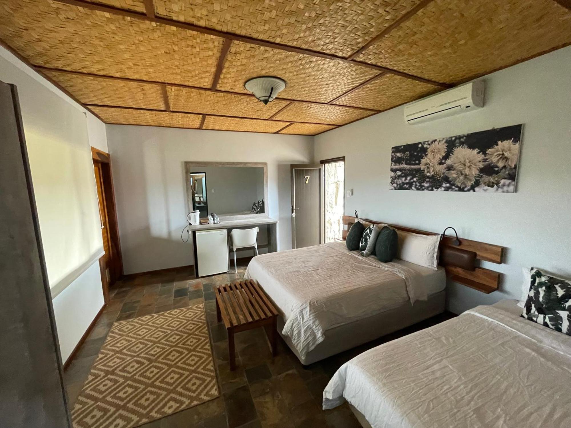 Aloegrove Safari Lodge Otjiwarongo Bagian luar foto