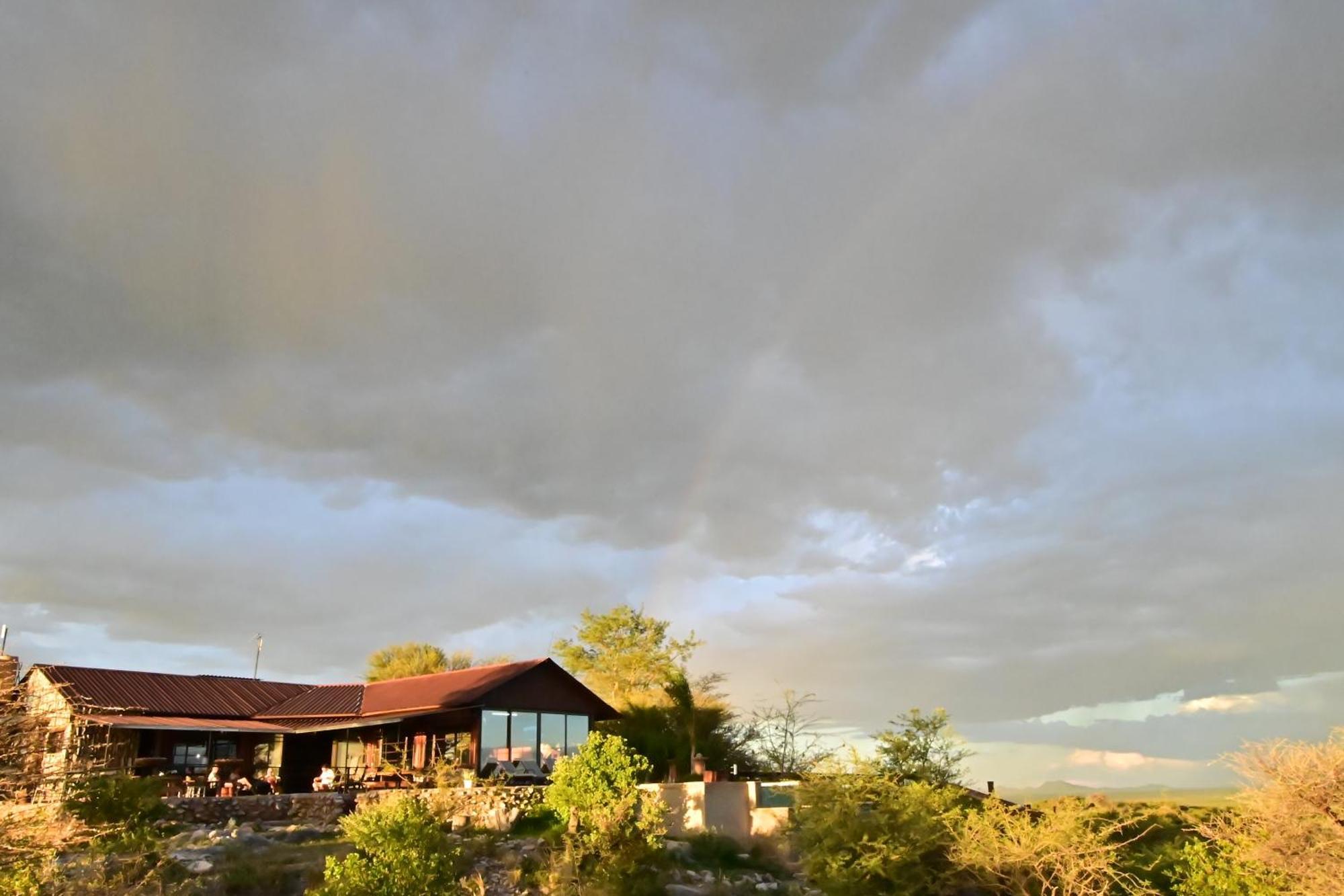 Aloegrove Safari Lodge Otjiwarongo Bagian luar foto
