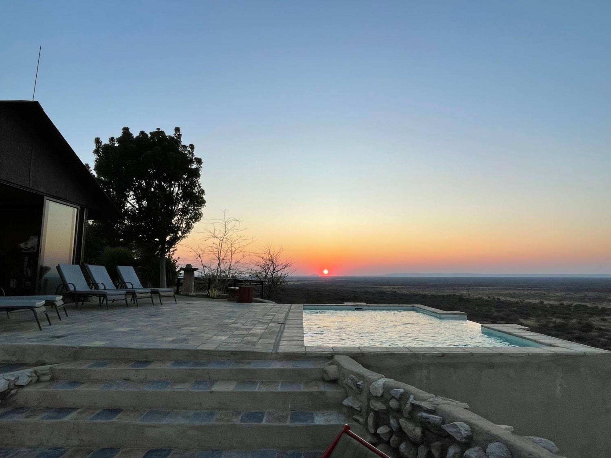 Aloegrove Safari Lodge Otjiwarongo Bagian luar foto