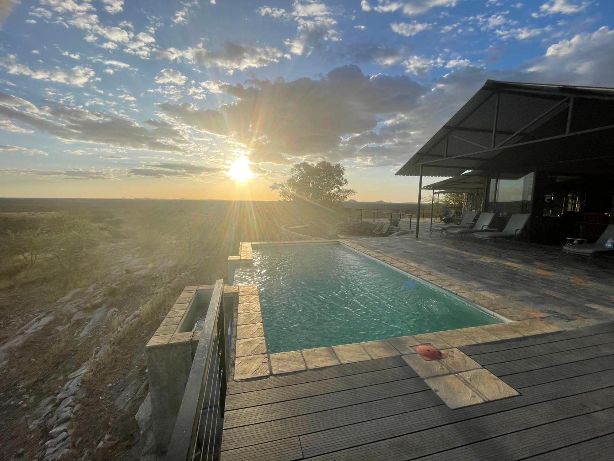 Aloegrove Safari Lodge Otjiwarongo Bagian luar foto
